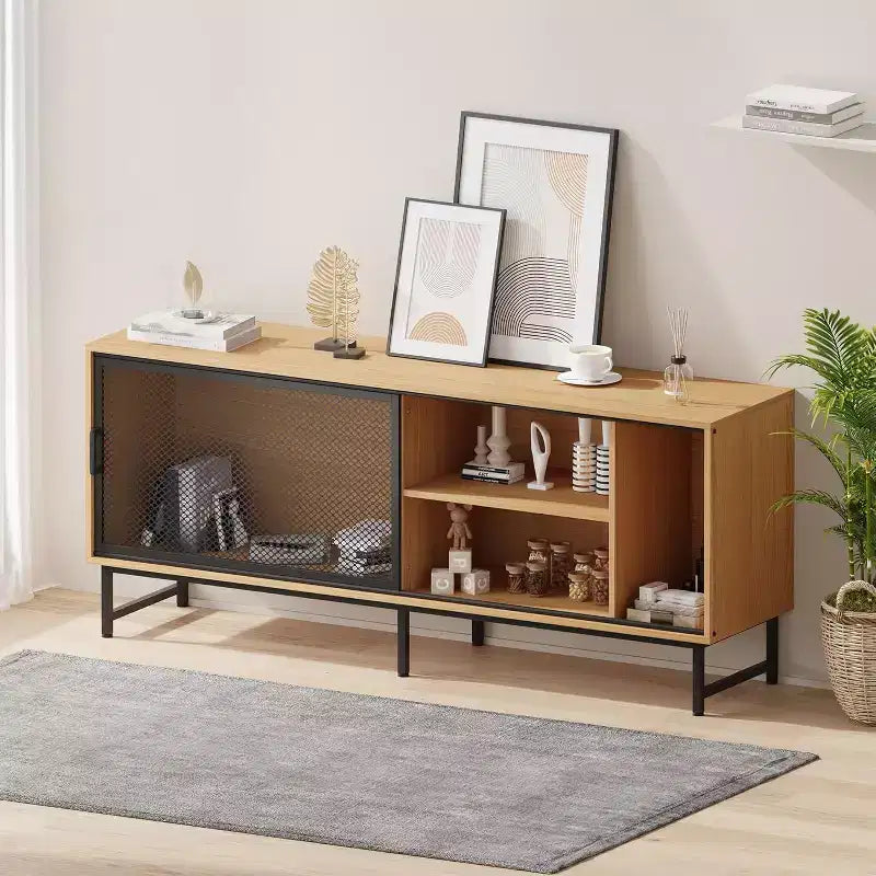 Mobile TV Industriale con Ante Scorrevoli in Rete Metallica, Credenza Moderna in Legno, Gambe in Metallo, Gestione Cavi, per Soggiorno