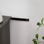 Mobile porta TV per televisori fino a 65 pollici, consolle multimediale stile rustico con cornice in finto travertino e ripiani aperti