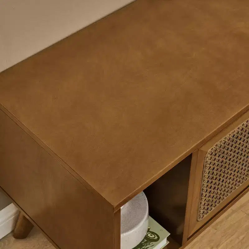 Mobile porta TV Mid-Century Modern da 67,9 pollici, adatto per TV fino a 75 pollici, gambe in legno massiccio con pannelli delle ante in rattan intrecciato, noce chiaro