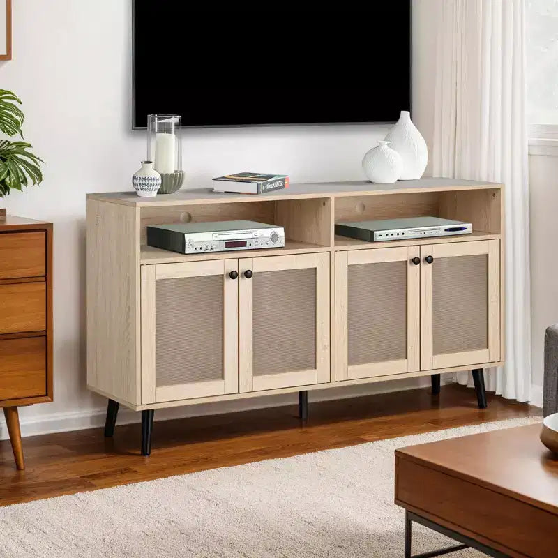 Mobile porta TV Mid-Century Modern da 56 pollici, Centro d'intrattenimento con ripiani aperti, Gambe affusolate, Ante dell'armadietto con pomello rotondo, Naturale