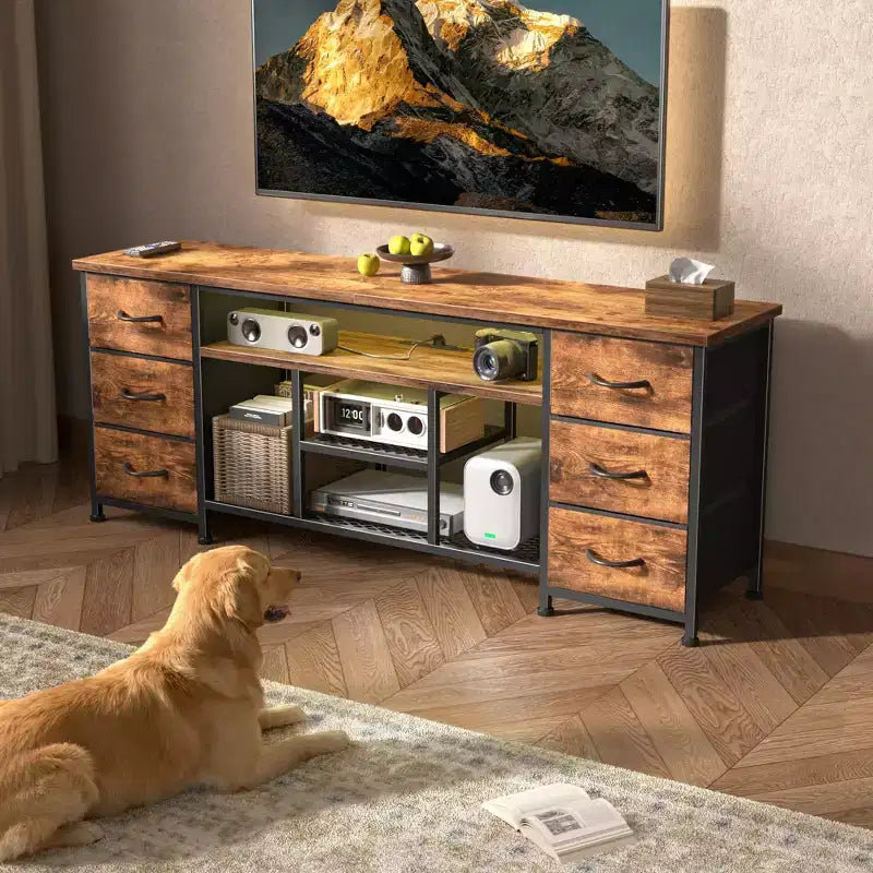 Mobile TV 140 cm Marrone con Comodino, Stazione di Ricarica, Luci a LED, 6 Cassetti in Tessuto, Centro di Intrattenimento per TV fino a 152 cm, Portaoggetti per Camera da Letto